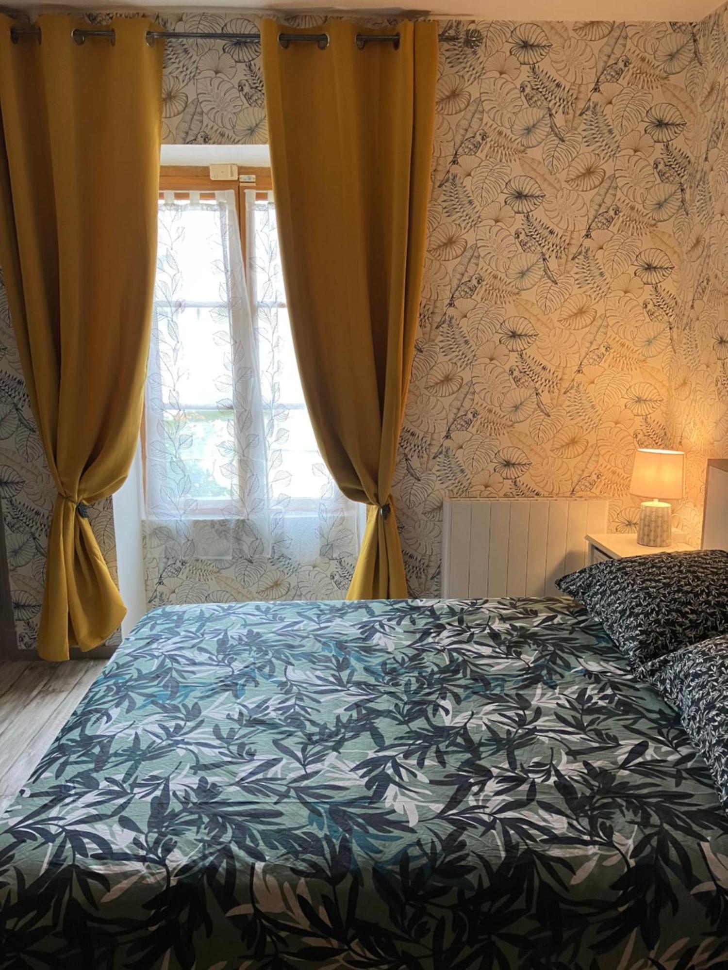 Charmante Maison En Pierres Precy-le-Sec Екстериор снимка