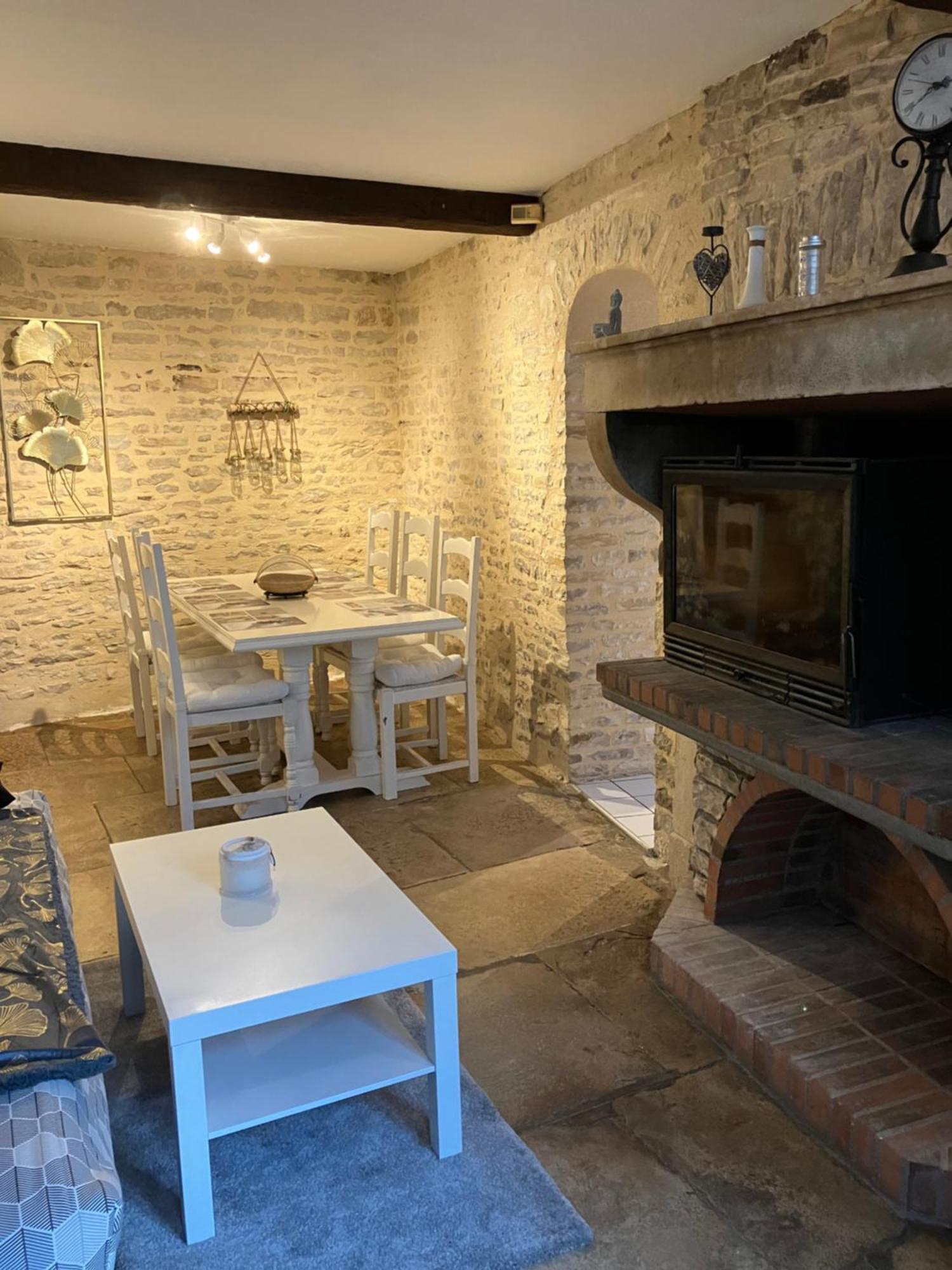Charmante Maison En Pierres Precy-le-Sec Екстериор снимка
