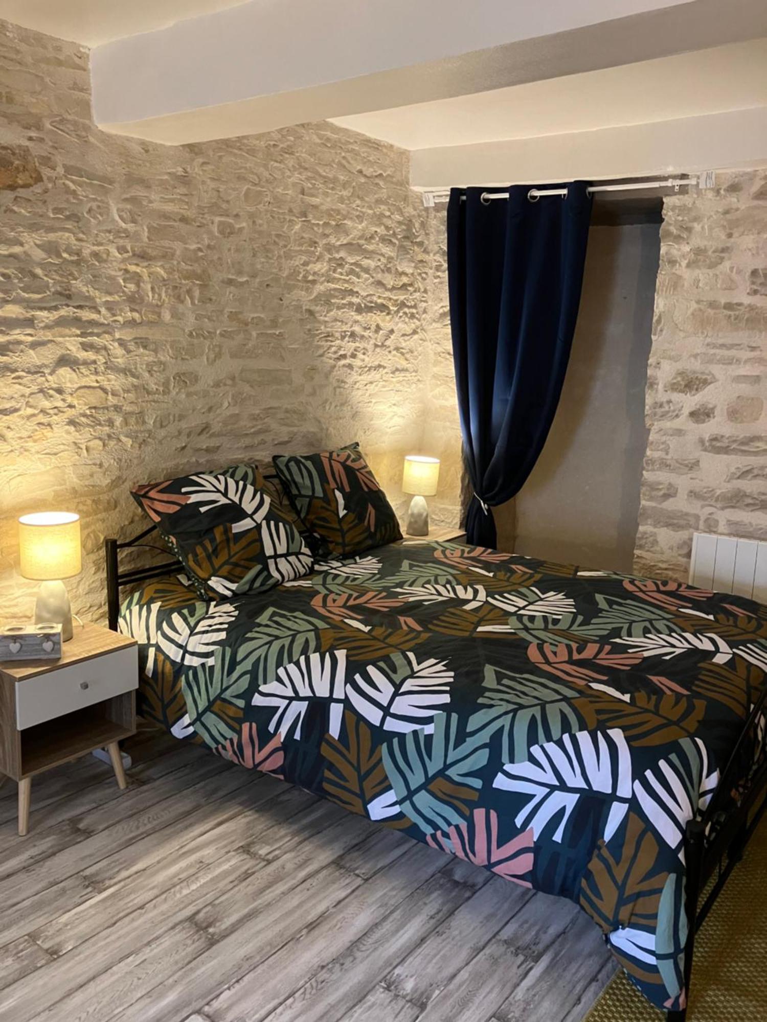 Charmante Maison En Pierres Precy-le-Sec Екстериор снимка