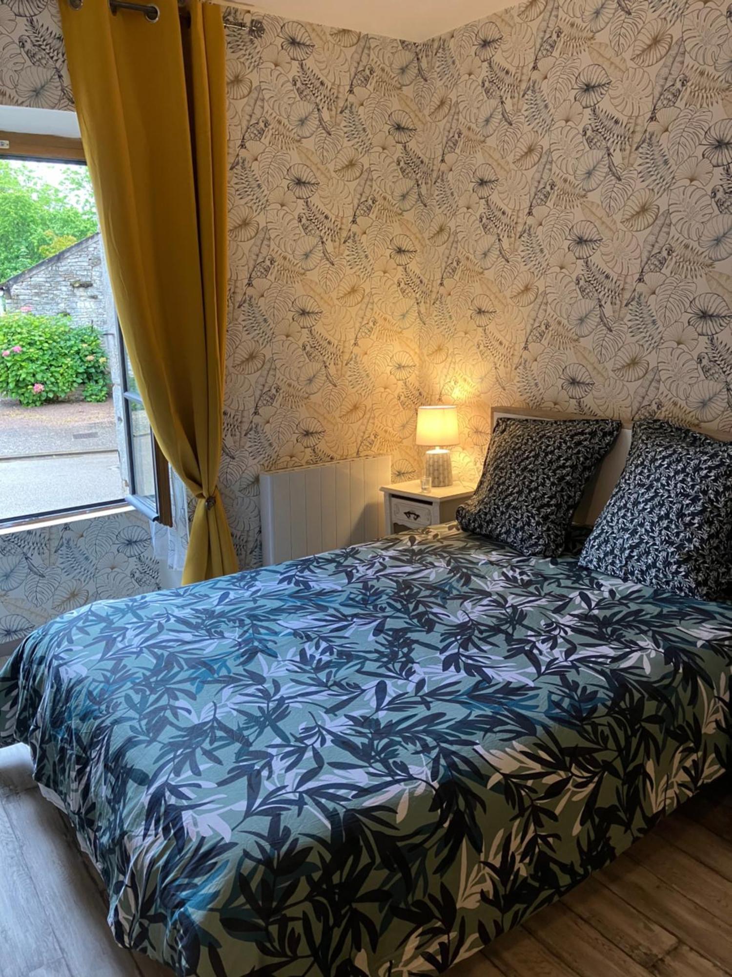 Charmante Maison En Pierres Precy-le-Sec Екстериор снимка