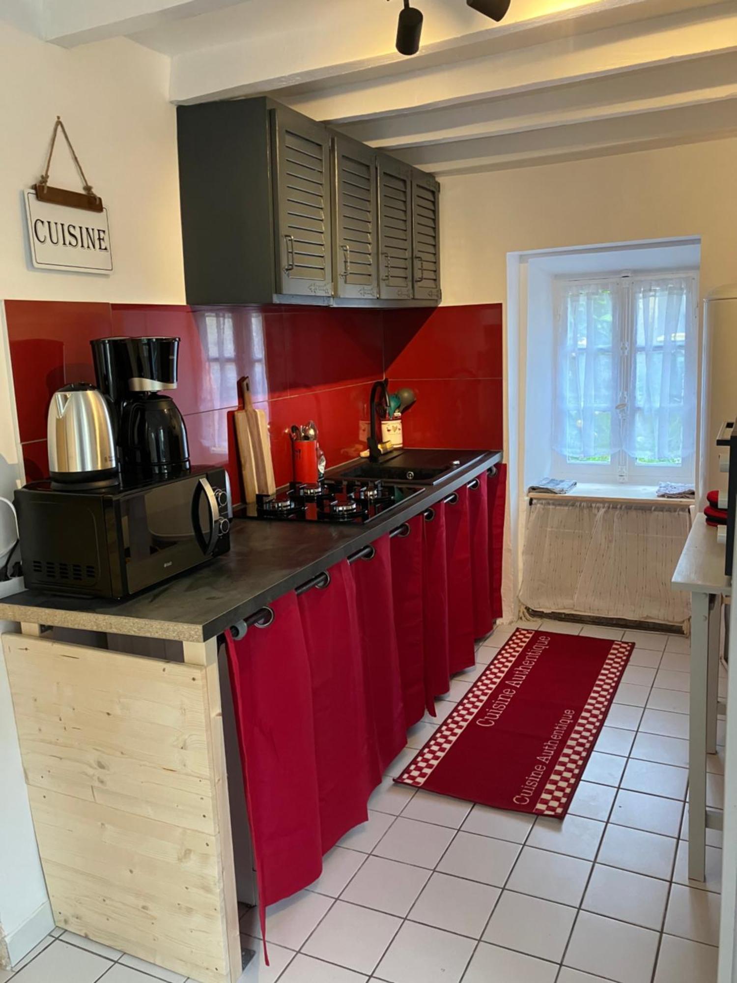 Charmante Maison En Pierres Precy-le-Sec Екстериор снимка
